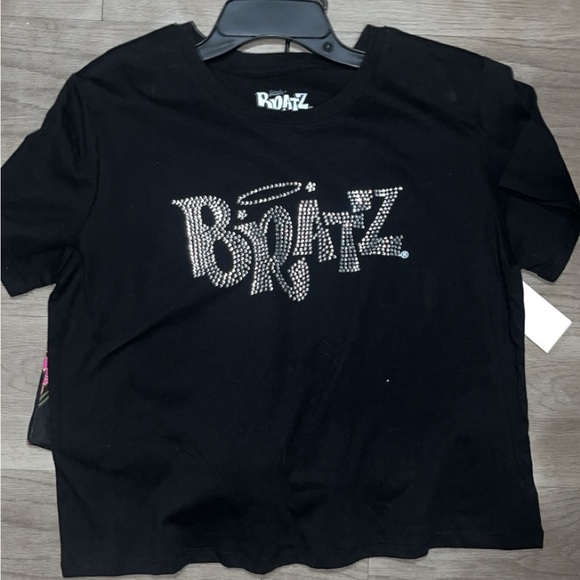 Bratz tee shirt & shorts set- size large  - Nwt - Picture 2 of 5